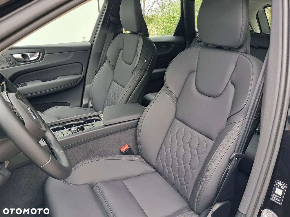 Volvo XC 60 B5 B AWD Plus Dark - 13
