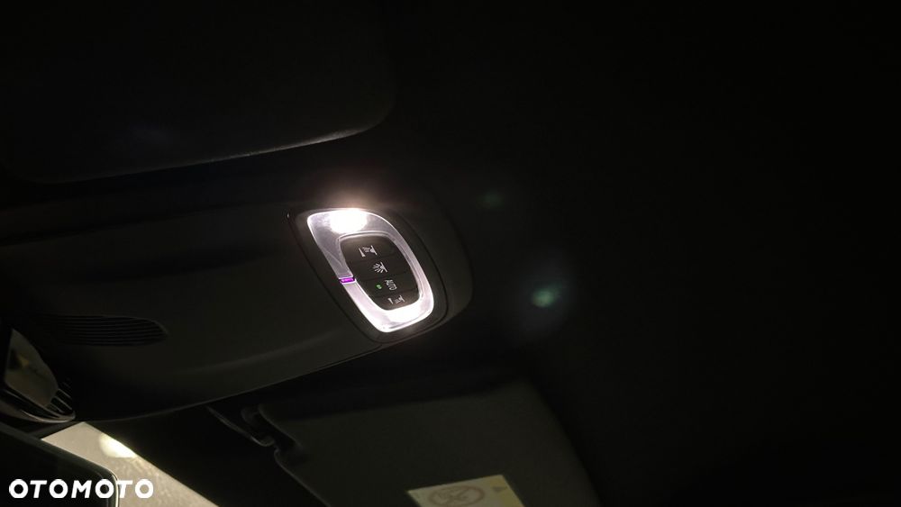 Volvo V40 D4 Drive-E R-Design Summum - 11