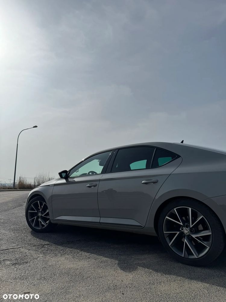 Skoda Superb 2.0 TDI SCR Sportline DSG - 8