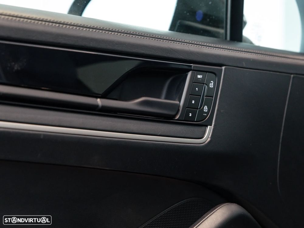 Porsche Cayenne Coupé E-Hybrid - 48