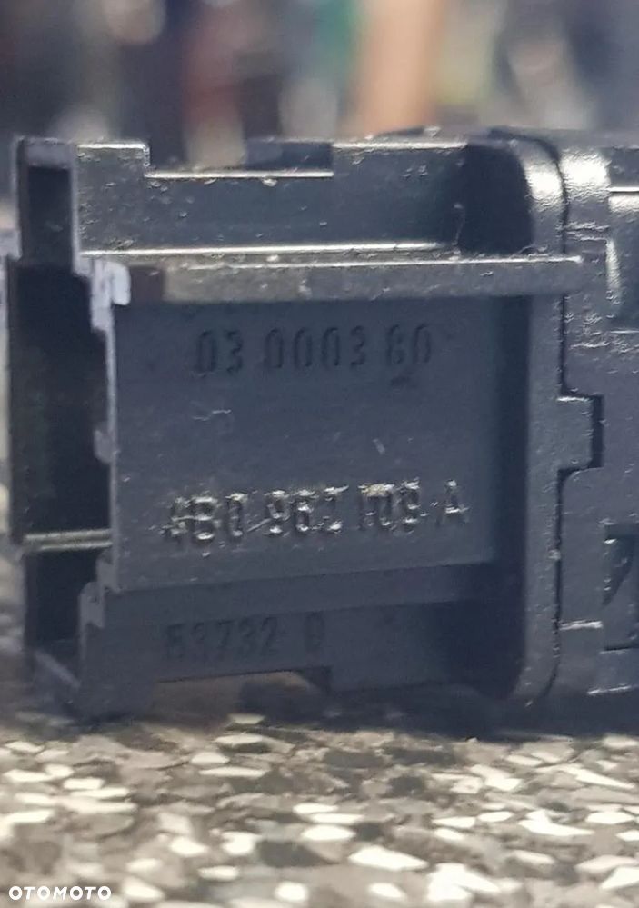 PRZEŁĄCZNIK PRZYCISKI WŁĄCZNIK ALARMU VW AUDI SEAT SKODA 4B0962109A - 2