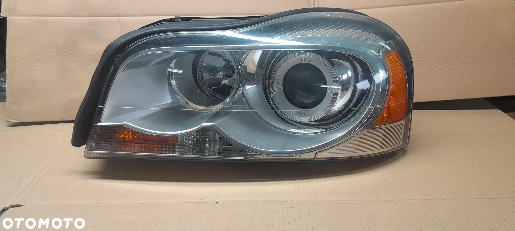 VOLVO XC90 I LIFT PRZEDNIA LEWA LAMPA XENON PRZTWORNICA UK - 1