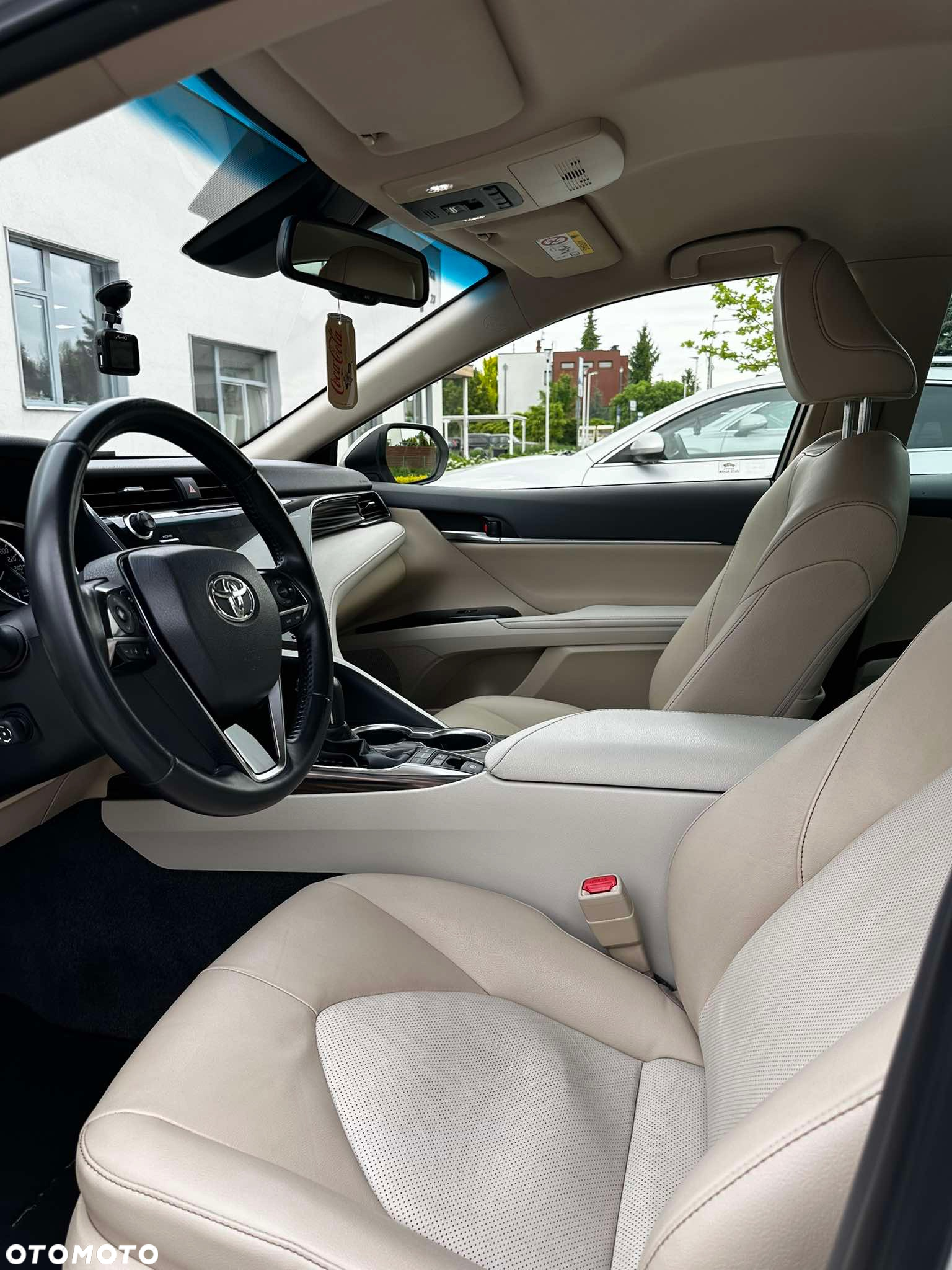 Toyota Camry 2.5 Hybrid Executive CVT - 2