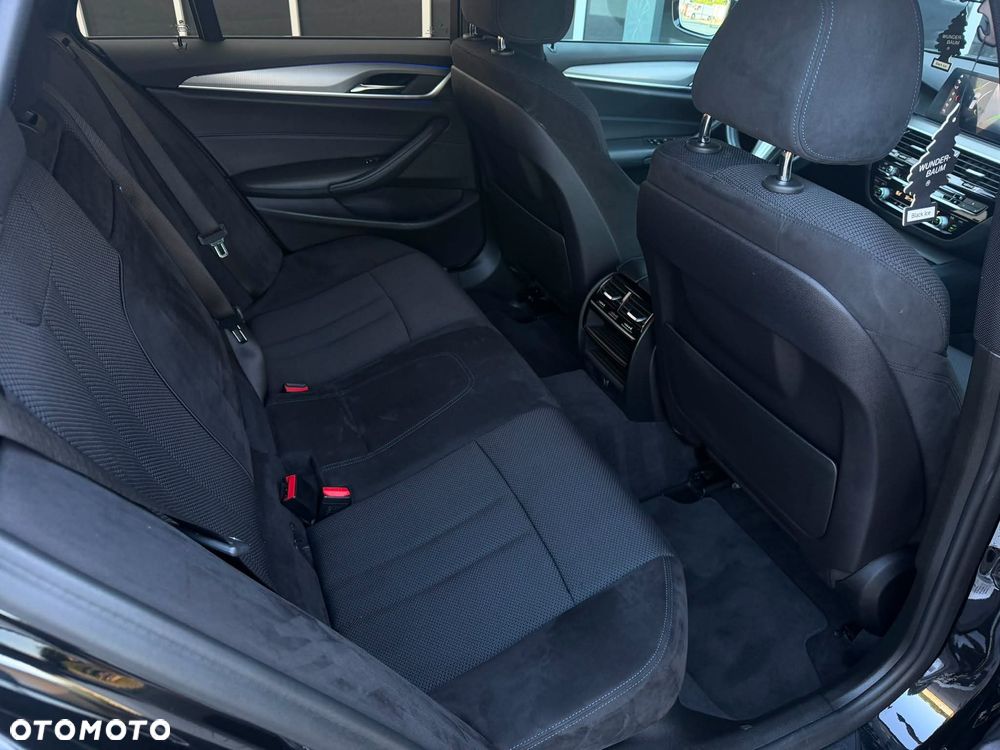 BMW Seria 5 525d M Sport sport - 28