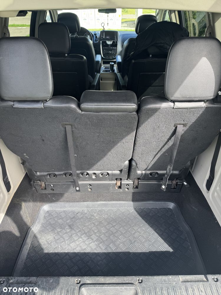 Chrysler Town & Country 3.6 Limited - 37