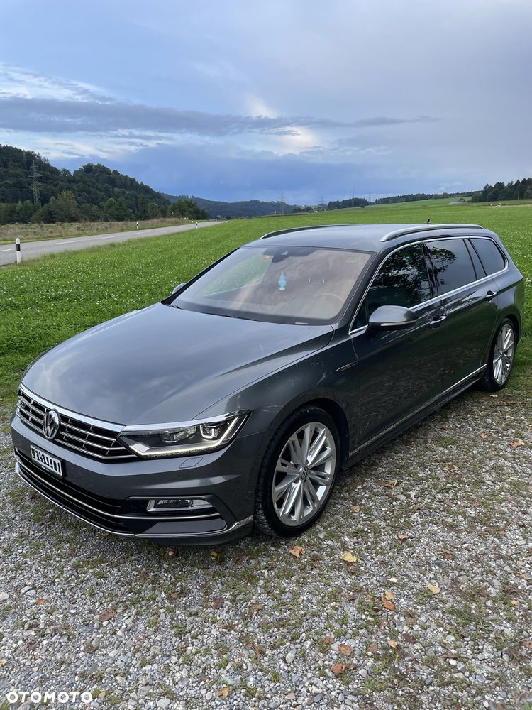 Volkswagen Passat - 1