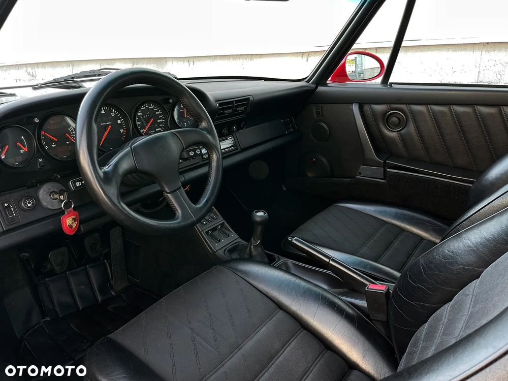 Porsche 911 Carrera 4 - 5