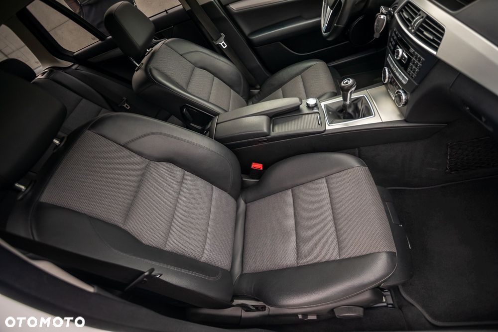 Mercedes-Benz Klasa C 180 (BlueEFFICIENCY) Avantgarde - 22