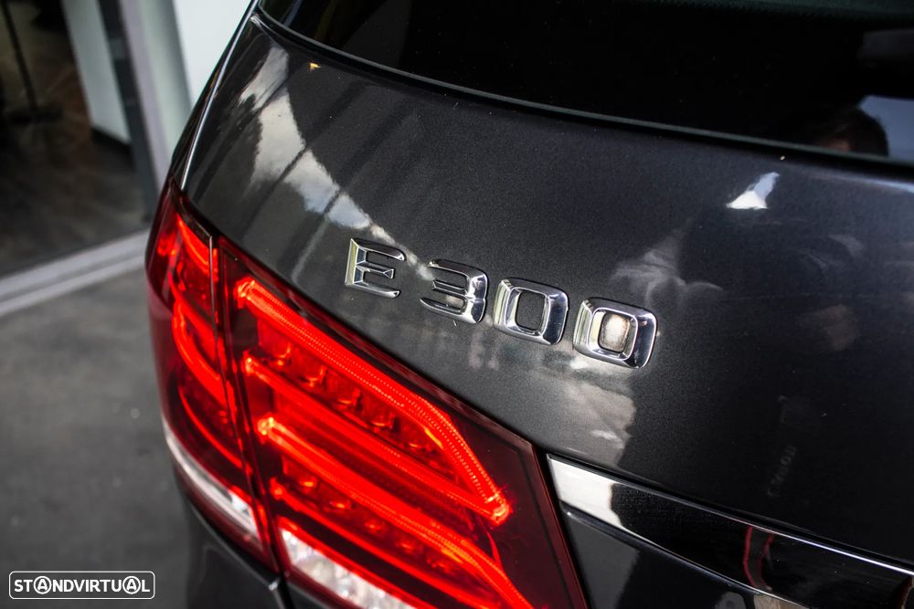 Mercedes-Benz E 300 Bluetec Hybrid Avantgarde - 12