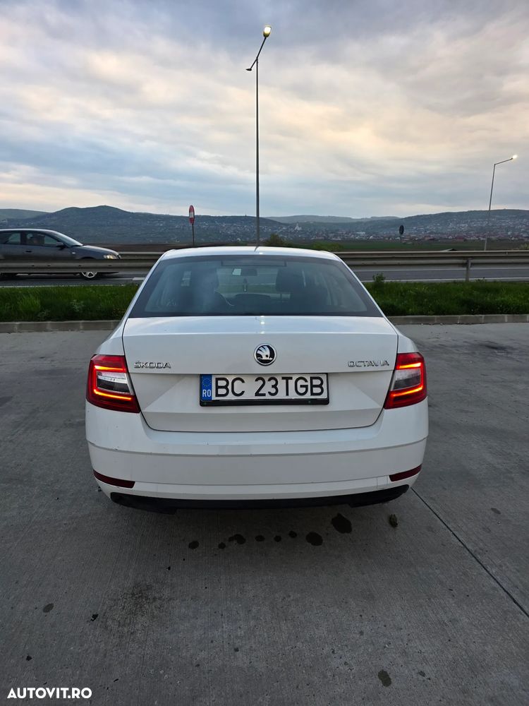 Skoda Octavia 1.6 TDI DSG Ambition - 3