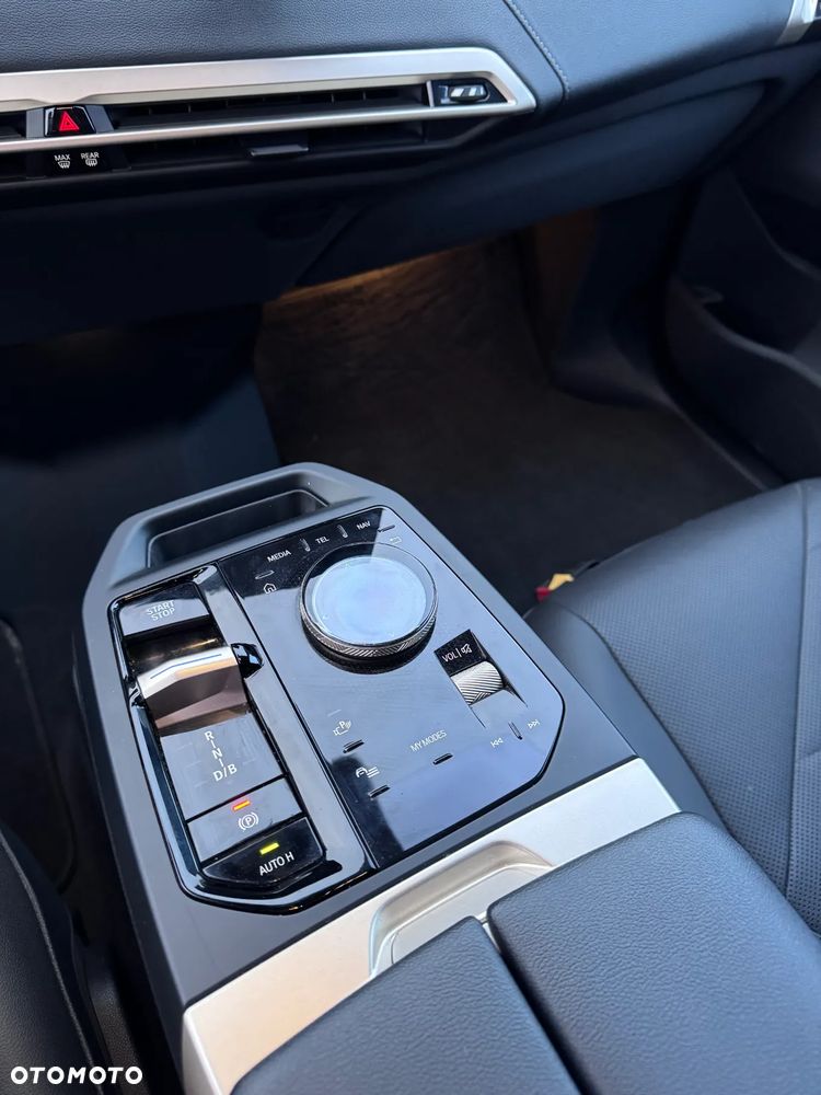 BMW iX xDrive40 76.6kWh - 8