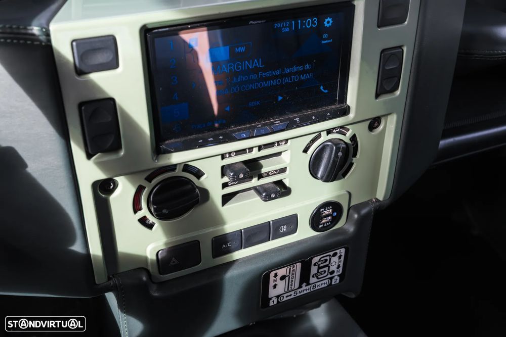 Land Rover Defender - 19