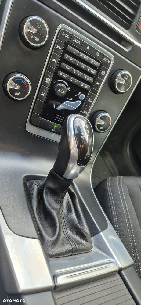 Volvo V60 D4 Drive-E Dynamic Edition (Momentum) - 17