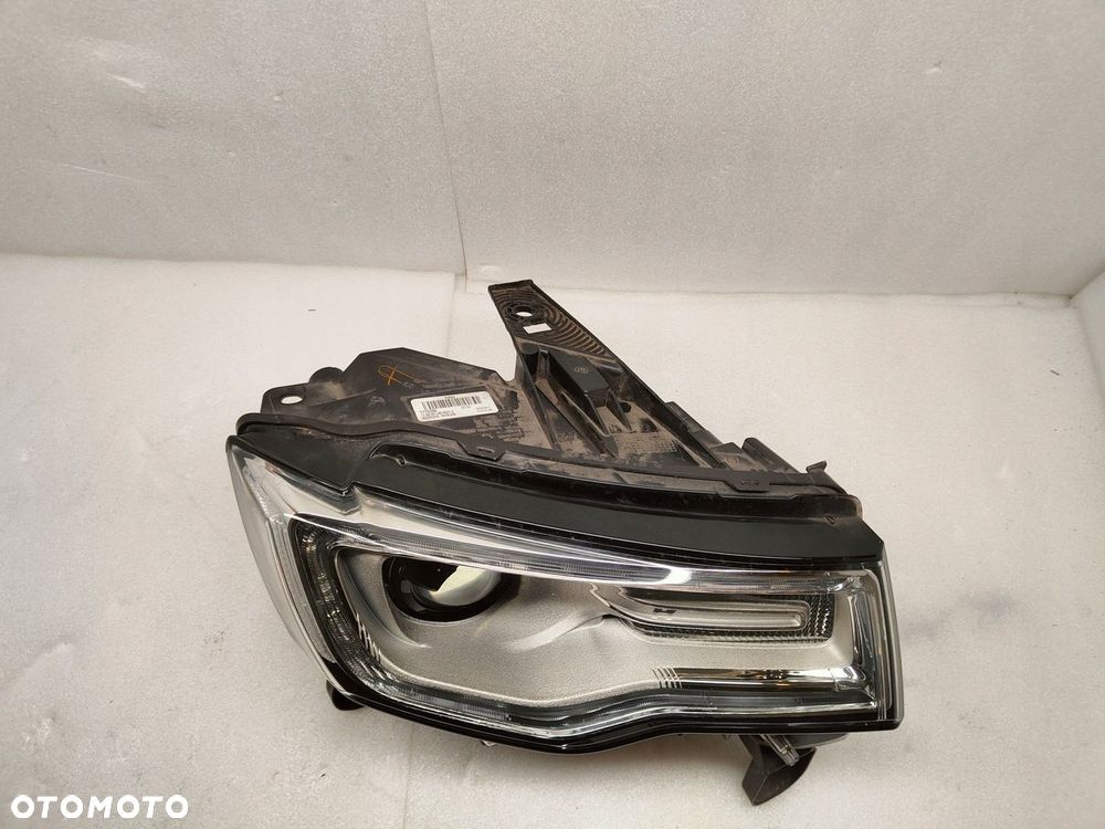 JEEP GRAND CHEROKEE WK2 XENON LAMPA PRAWY PRZÓD 68289238AE - 2