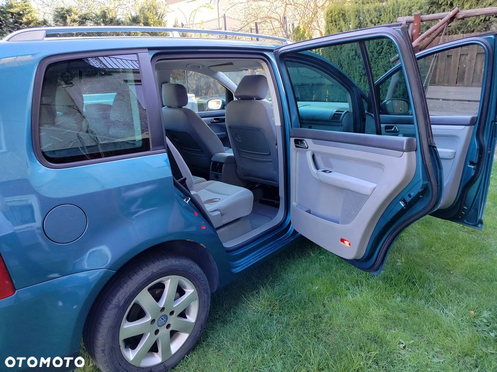 Volkswagen Touran - 20
