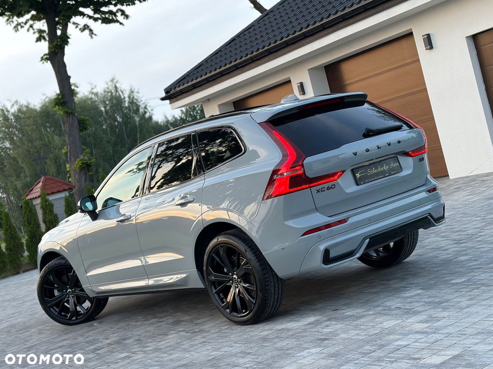 Volvo XC 60 B5 B AWD Plus Black Edition - 2