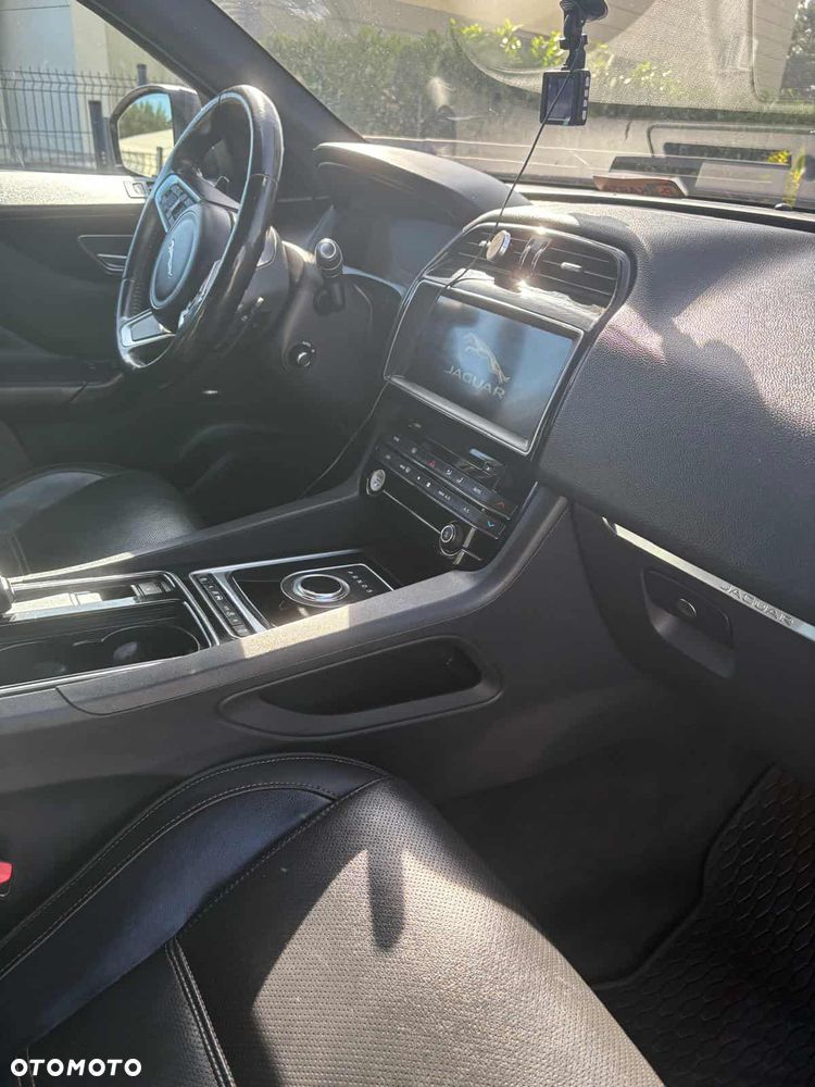 Jaguar F-Pace 25t AWD Prestige - 8