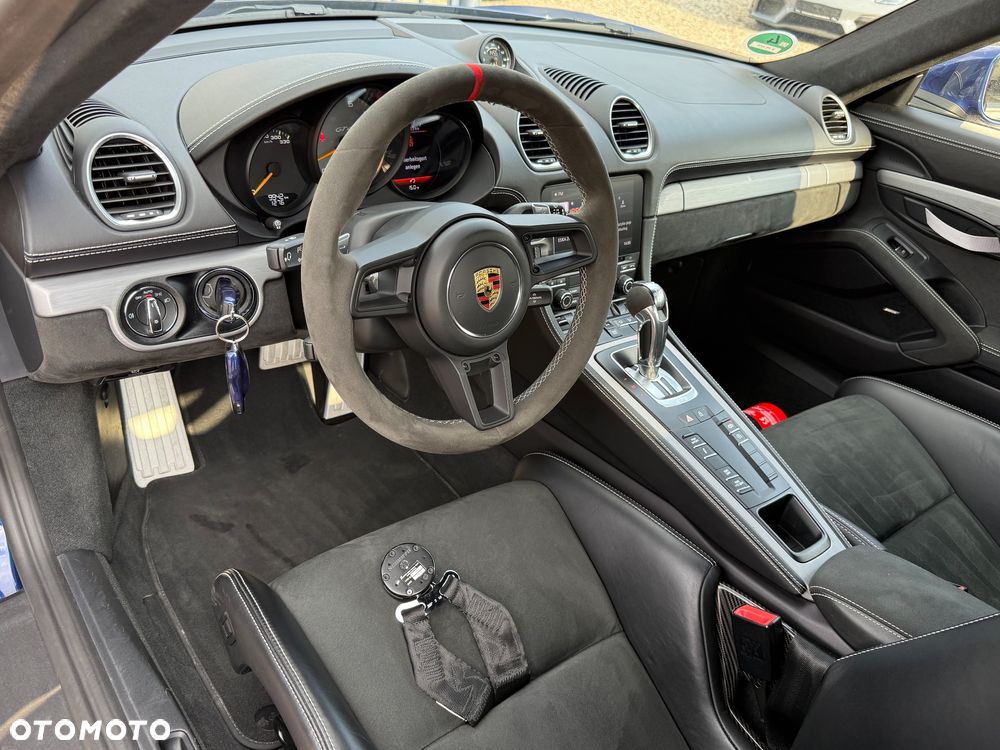 Porsche 718 Cayman GT4 PDK - 13