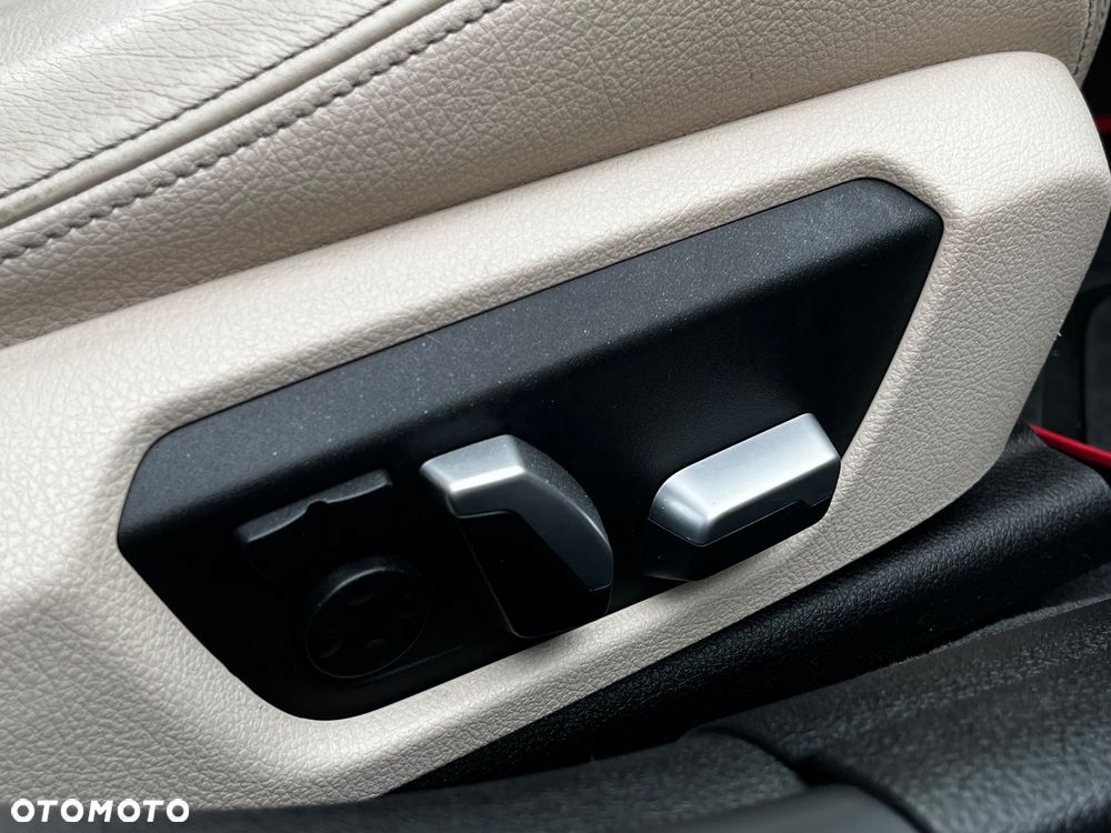 BMW Seria 3 320d xDrive Luxury Line sport - 39