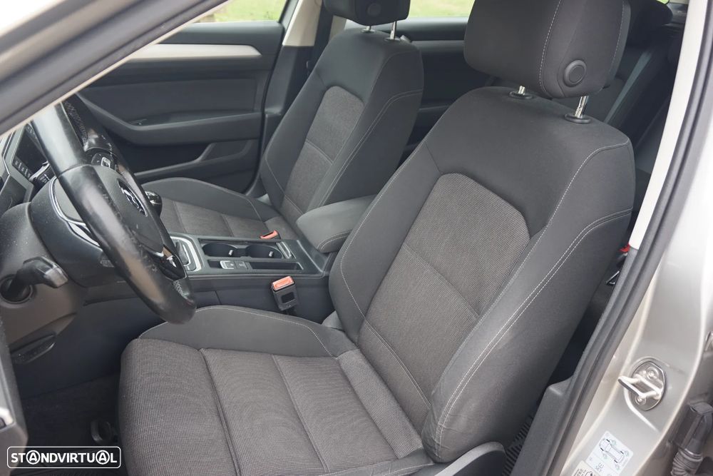 VW Passat Variant 1.6 TDI Confortline - 21