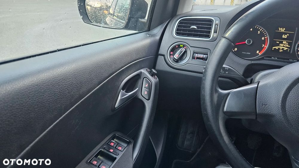 Volkswagen Polo 1.4 16V Comfortline - 26