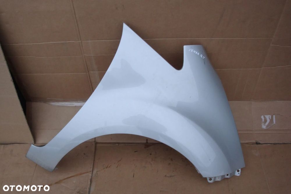 KIA VENGA blotnik prawy przedni lak QU - 1