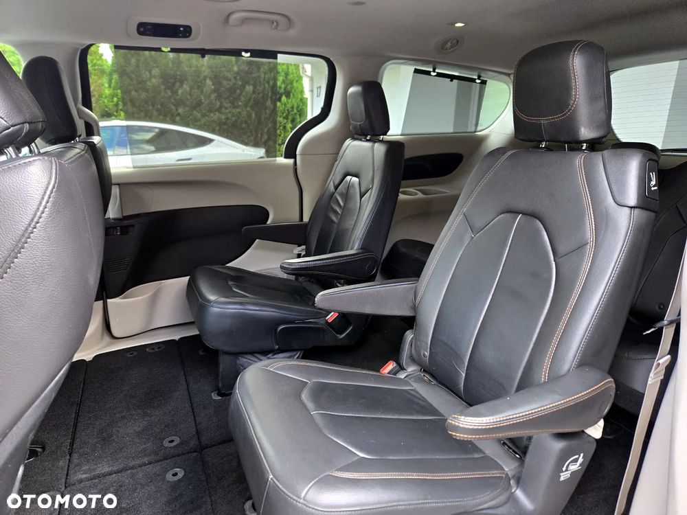 Chrysler Pacifica - 10