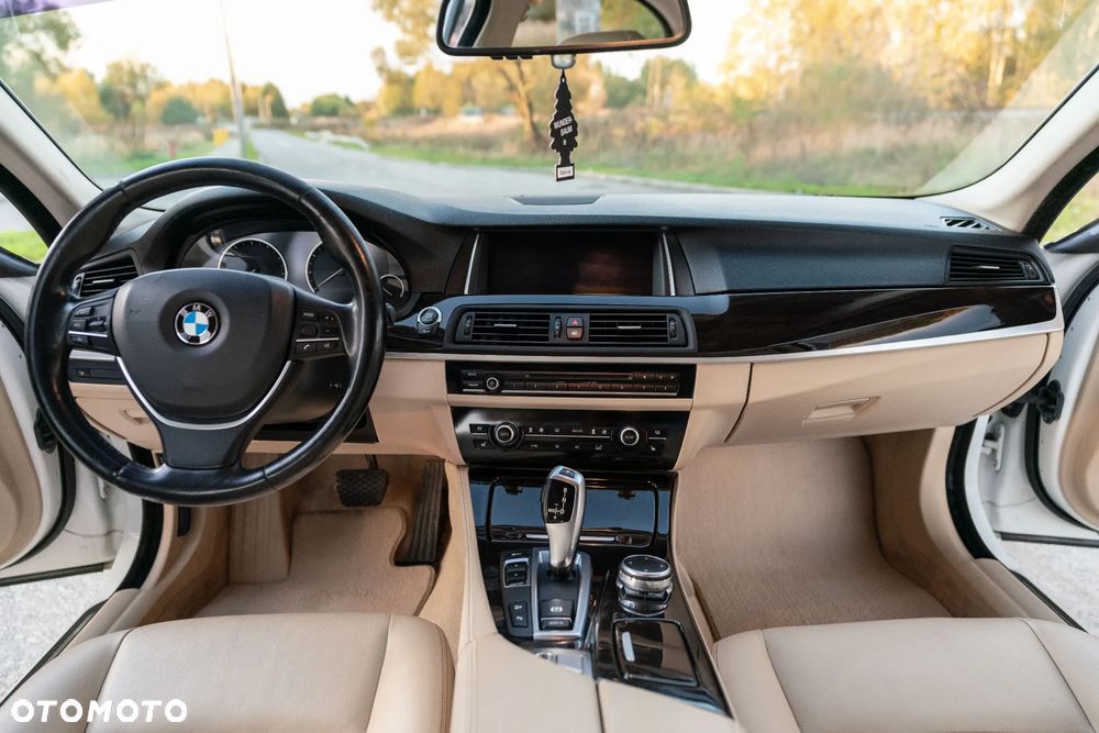 BMW Seria 5 528i xDrive Luxury Line - 15