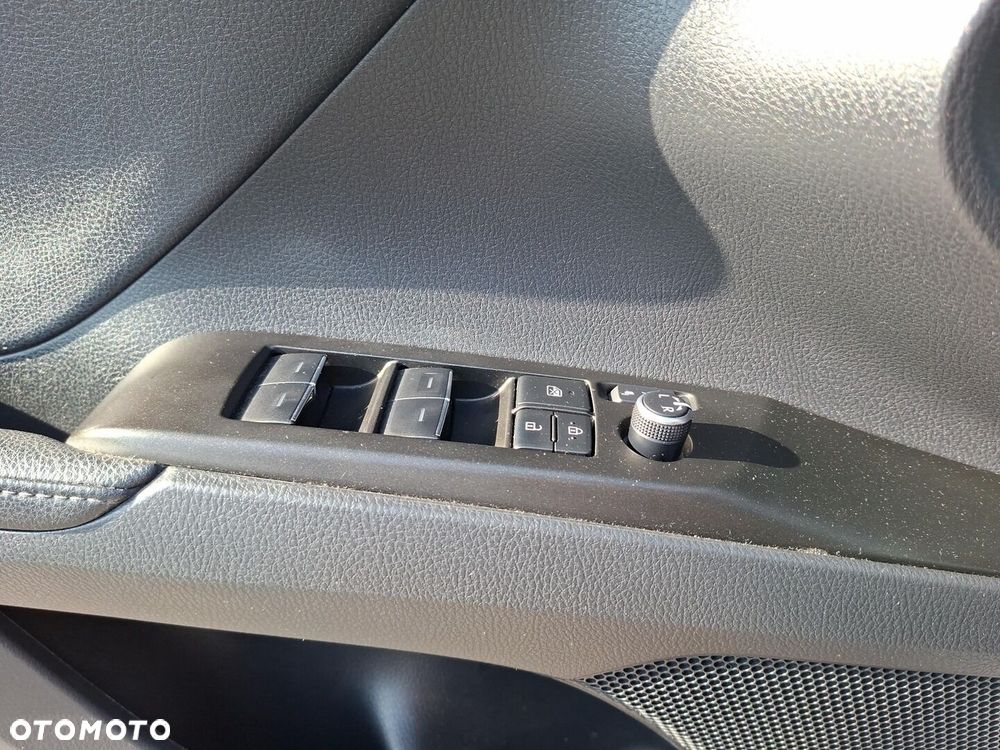 Toyota Camry 2.5 Hybrid Executive CVT - 22