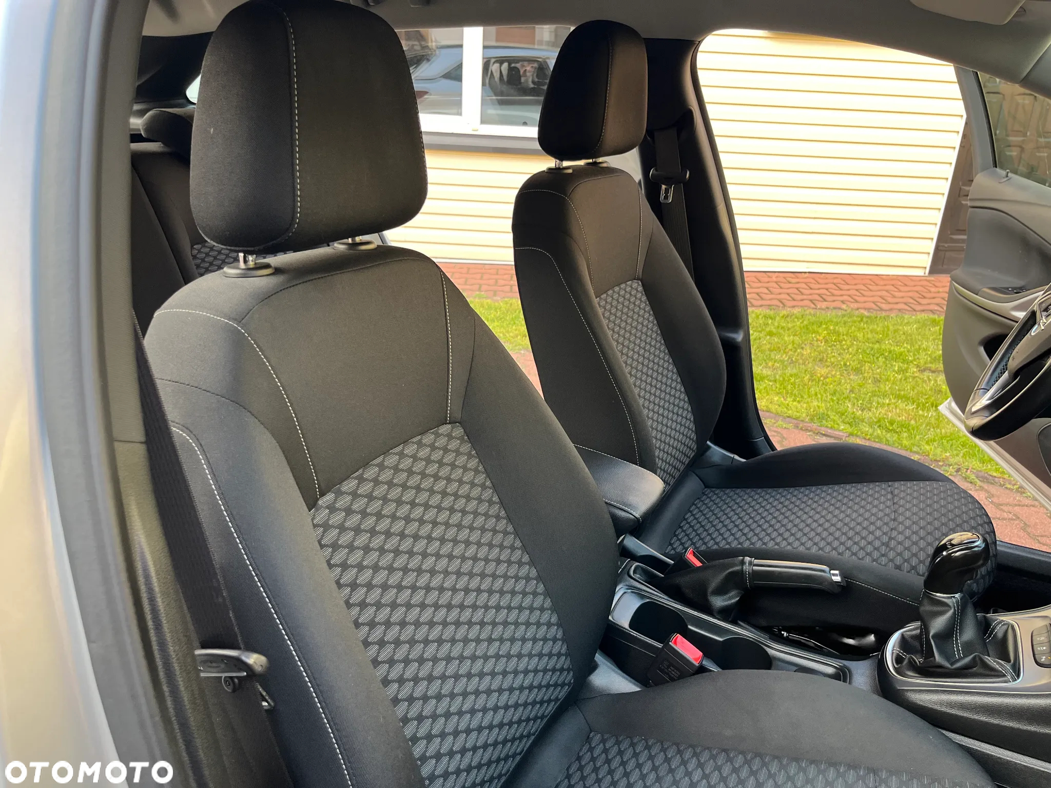 Opel Astra V 1.2 T Edition S&S - 26