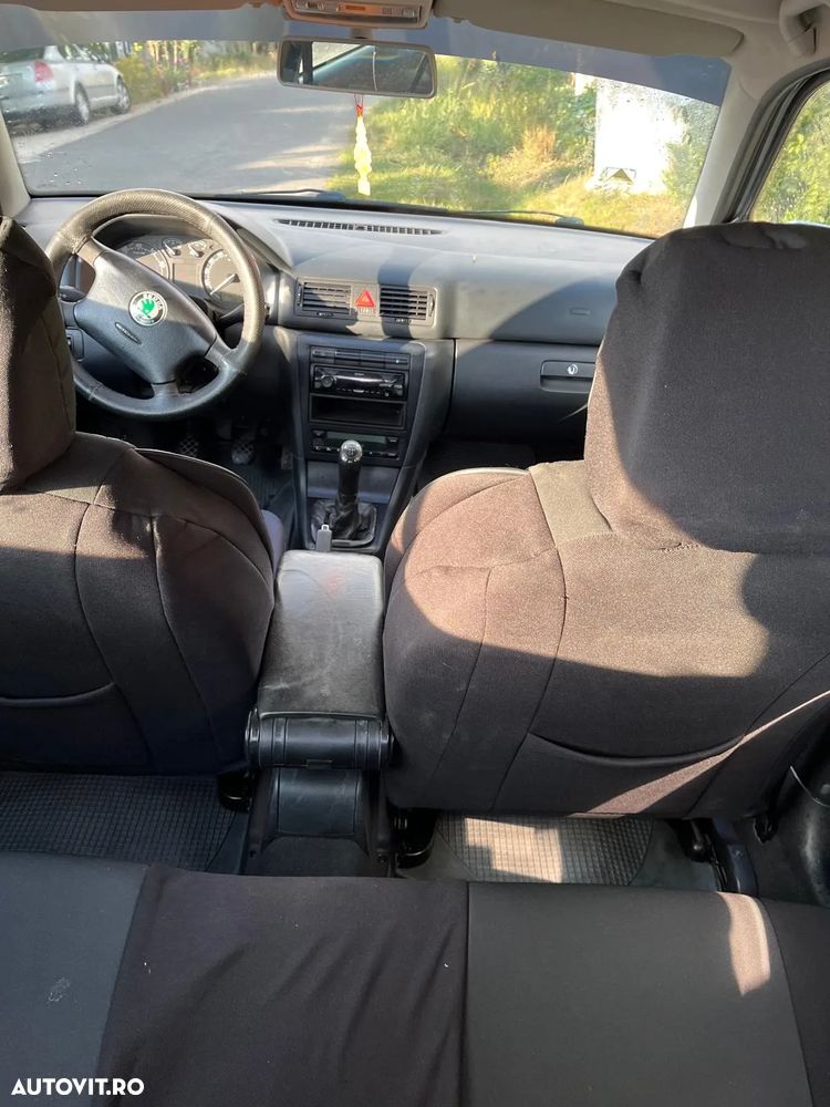 Skoda Octavia 1.6 Combi - 8
