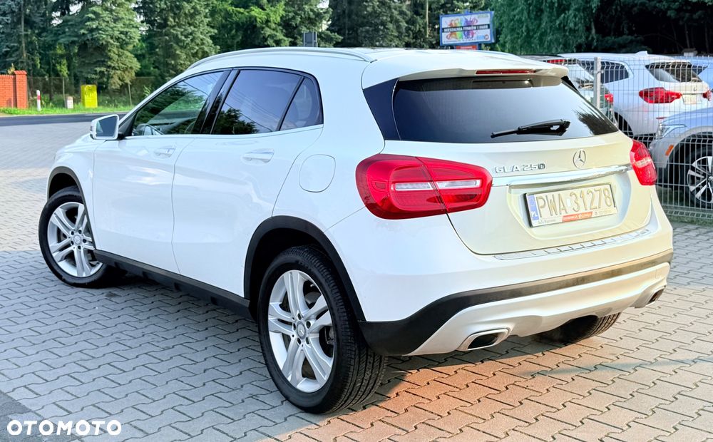 Mercedes-Benz GLA 250 7G-DCT UrbanStyle Edition - 13