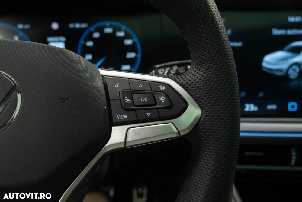 Volkswagen Touareg V6 TDI 4MOTION R-Line - 29