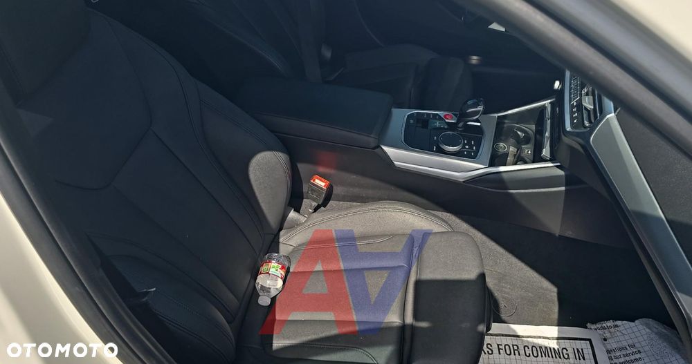 BMW Seria 3 330i Sport Line - 12