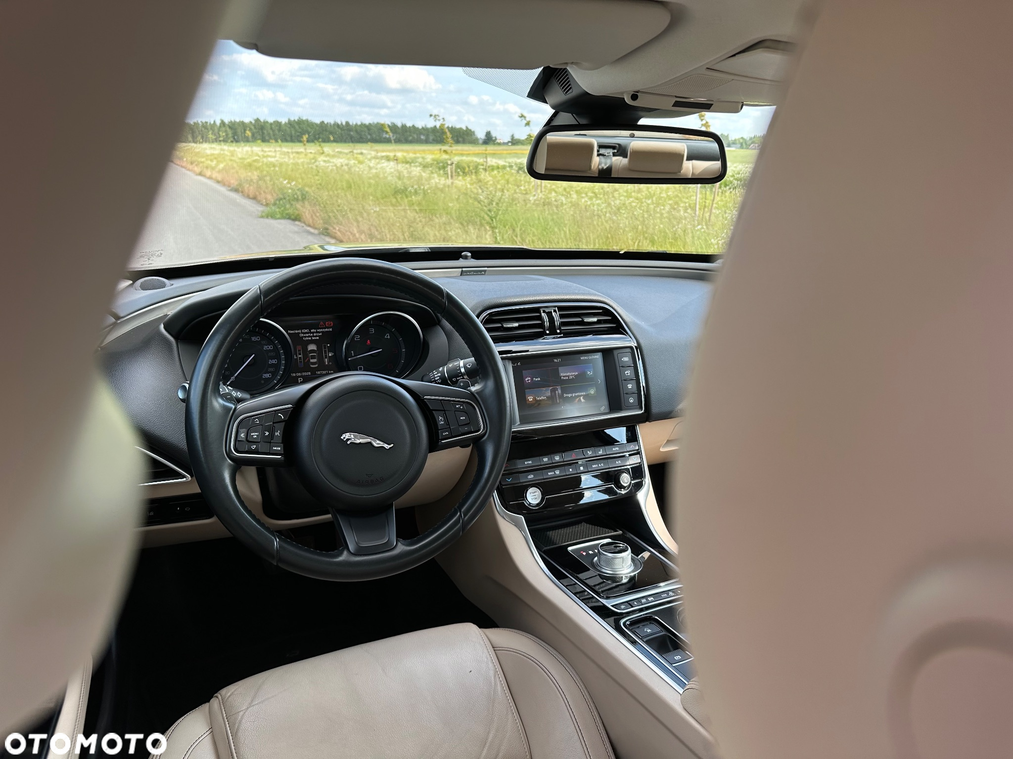 Jaguar XE 2.0 D Prestige - 11
