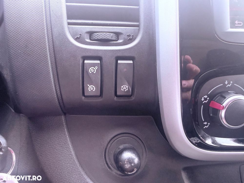 Renault Trafic - 25