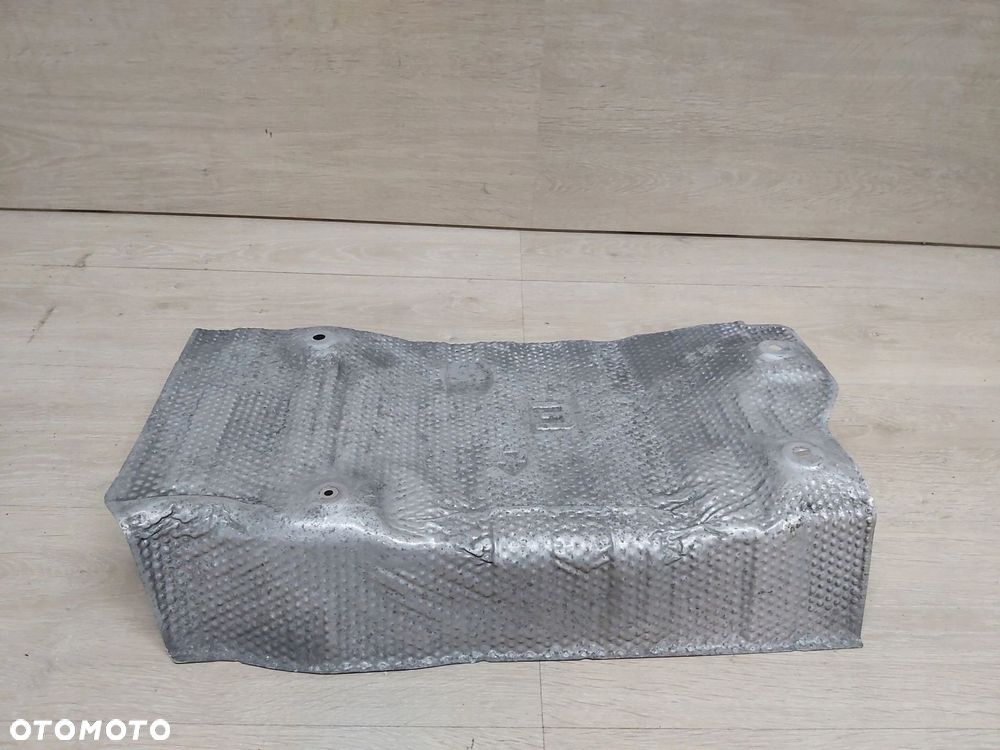 Toyota Prius IV xw50 osłona termiczna wydechu tłumika - 2