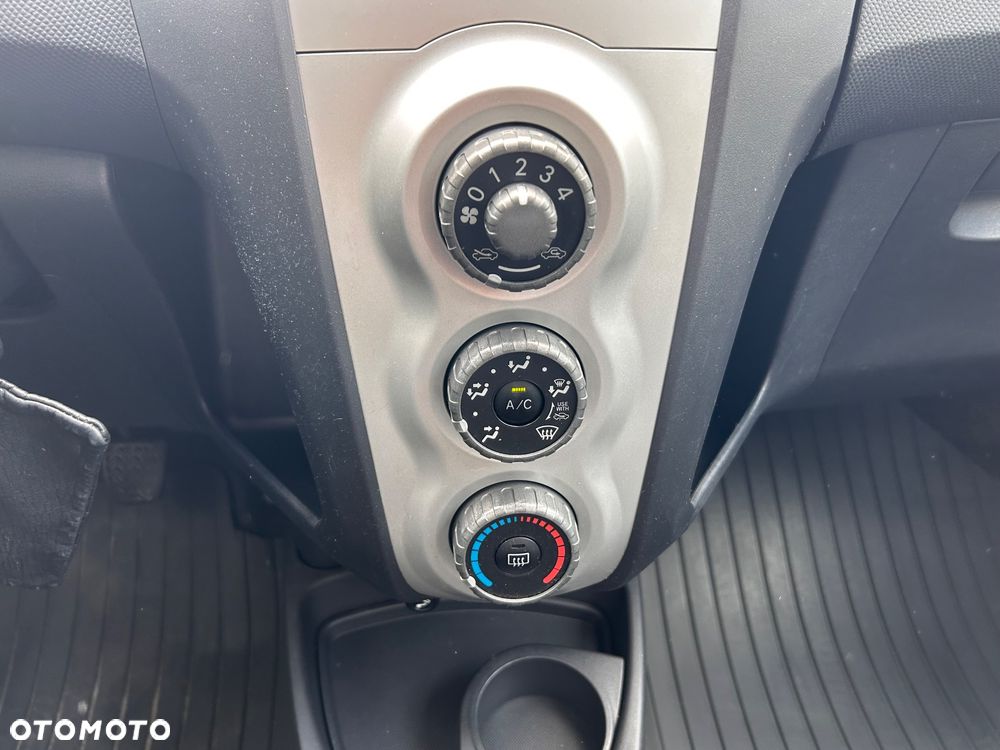 Toyota Yaris 1.3 Sol - 23
