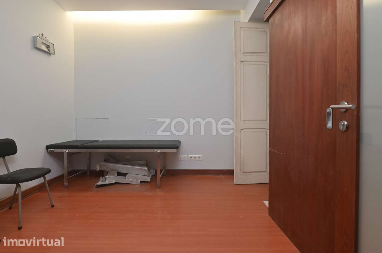 Avenida António Augusto de Aguiar – 250 m² com Logradouro - Grande imagem: 4/37