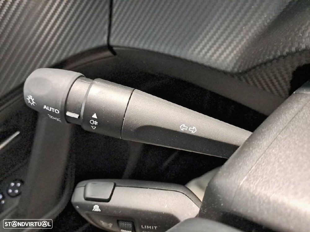 Peugeot 2008 1.2 Allure — fotografia 14
