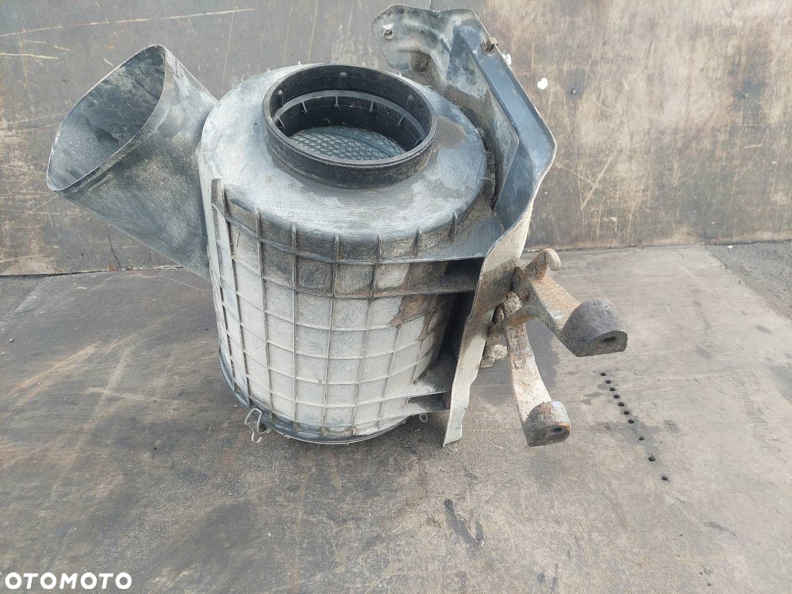 OBUDOWA FILTRA POWIETRZA SCANIA R 114 LA 4X2 1998R 1335674 - 2