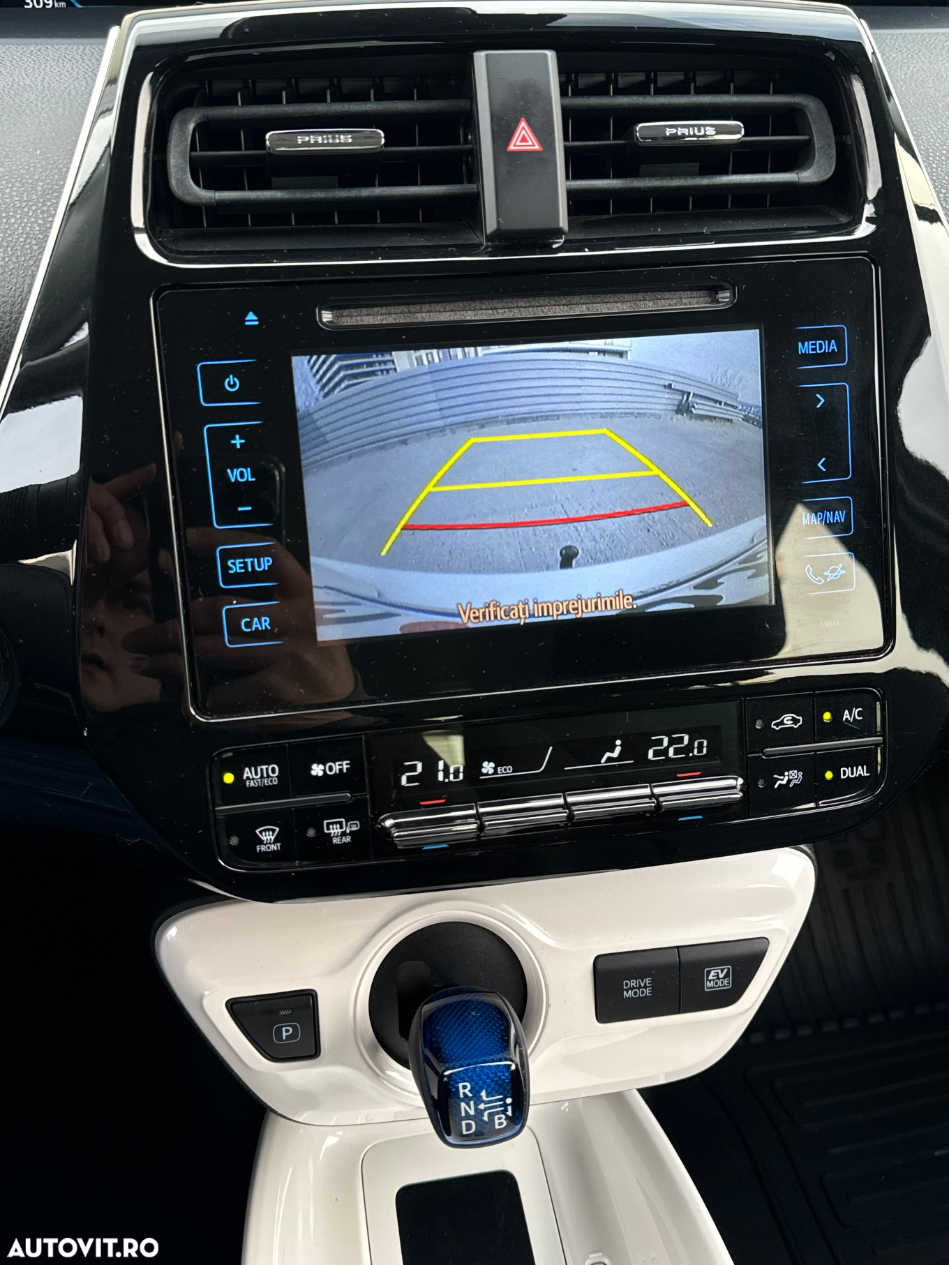 Toyota Prius (Hybrid) Life - 8