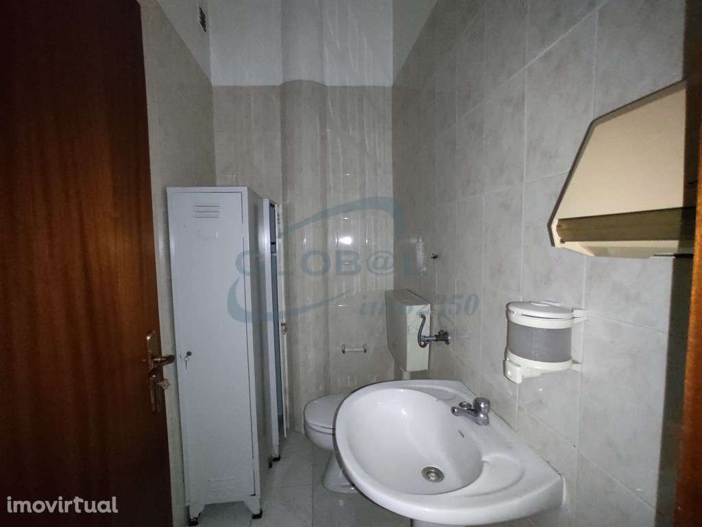Loja em Torres Novas com 23 m² - Inserida em condomínio com serviço... - Grande imagem: 4/4