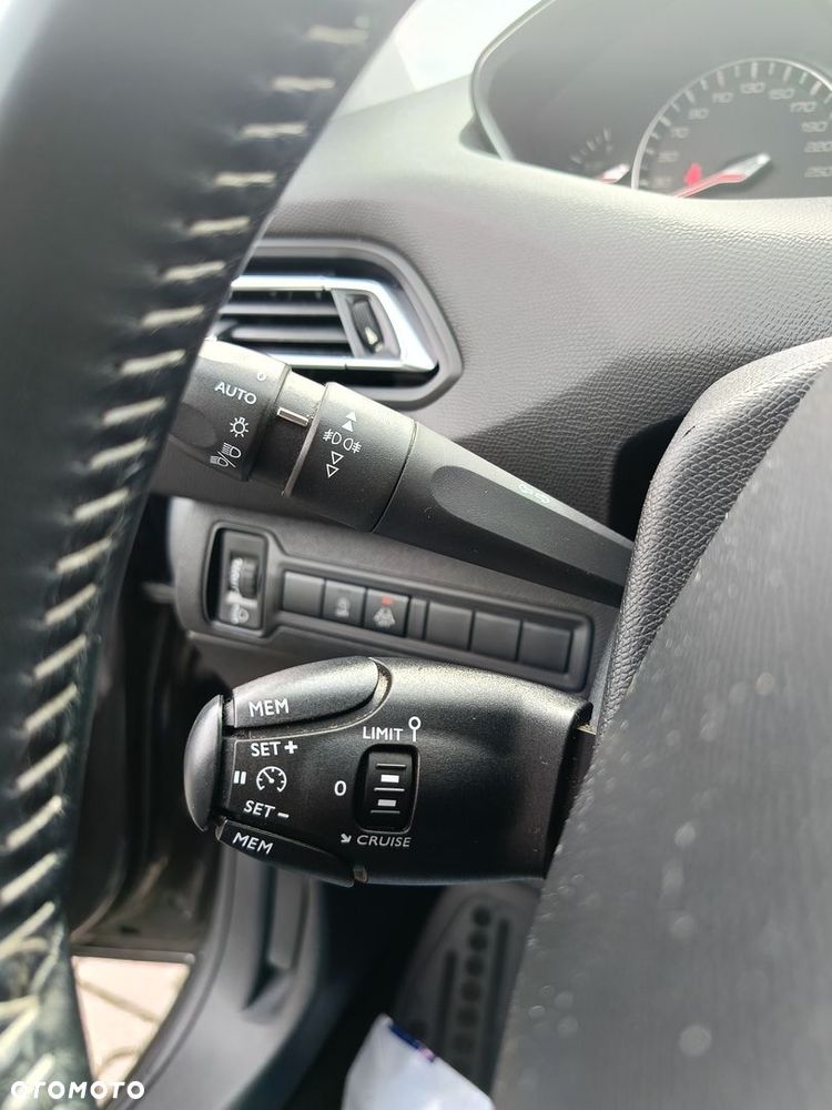 Peugeot 308 1.2 PureTech Allure S&S - 16