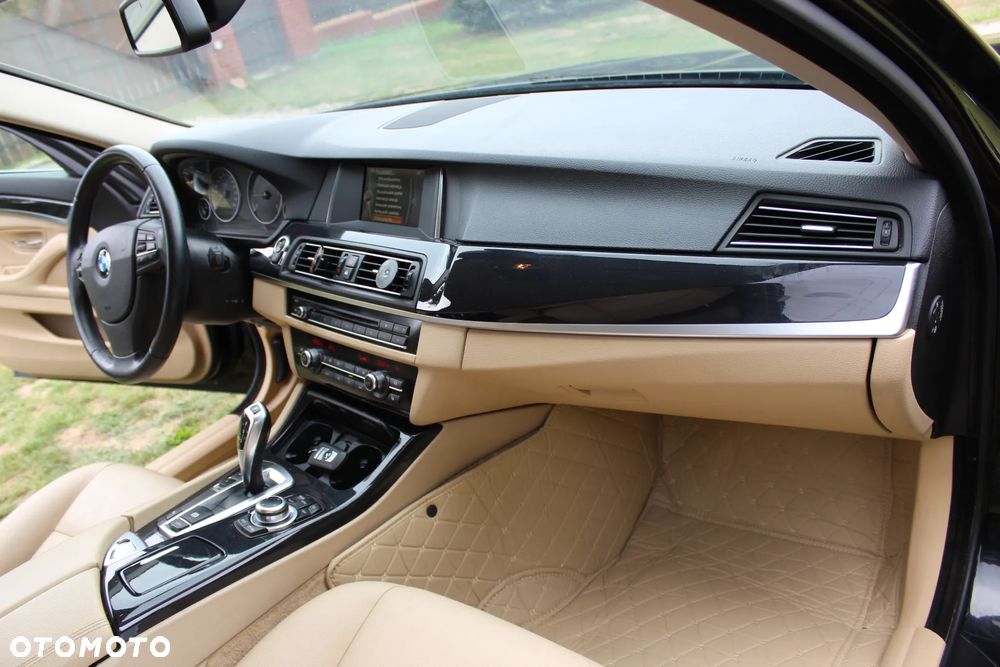 BMW Seria 5 520d Sport Line - 22