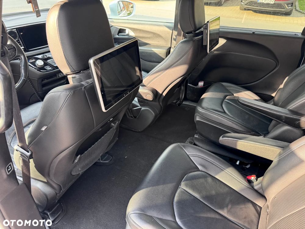 Chrysler Pacifica - 11