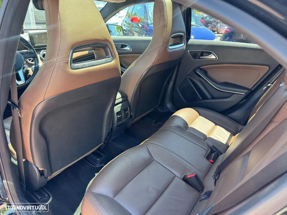 Mercedes-Benz A 220 - 40