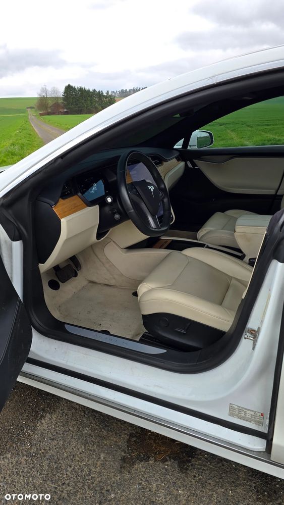 Tesla Model S - 15