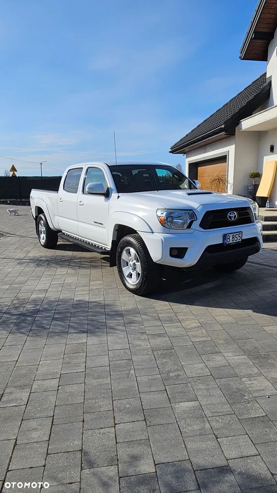 Toyota Tacoma - 4