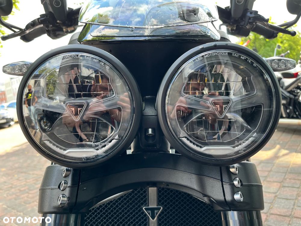 Triumph Rocket - 8